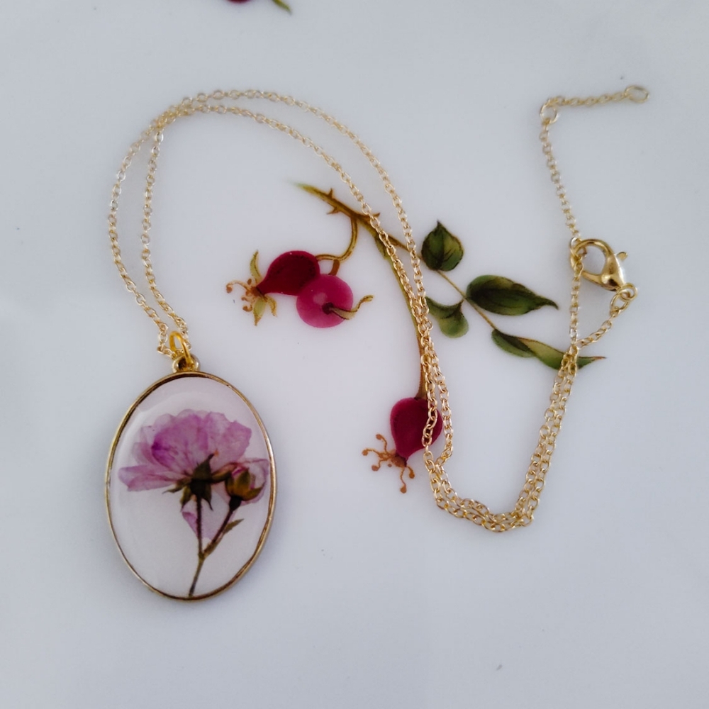 Elegant Goldtone Garden Girl Cottage Core Floral Pendant Necklace 16 inch